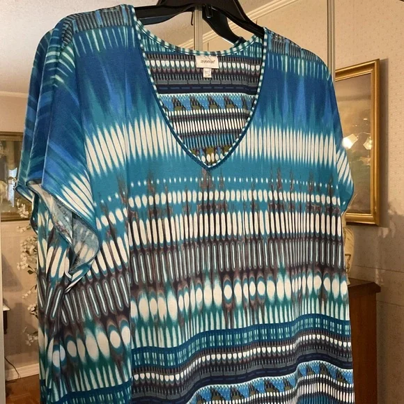 NEW WITHOUT TAGS AVENUE PLUS SIZE TOP 22/24 MULTI COLORS - Picture 3 of 16